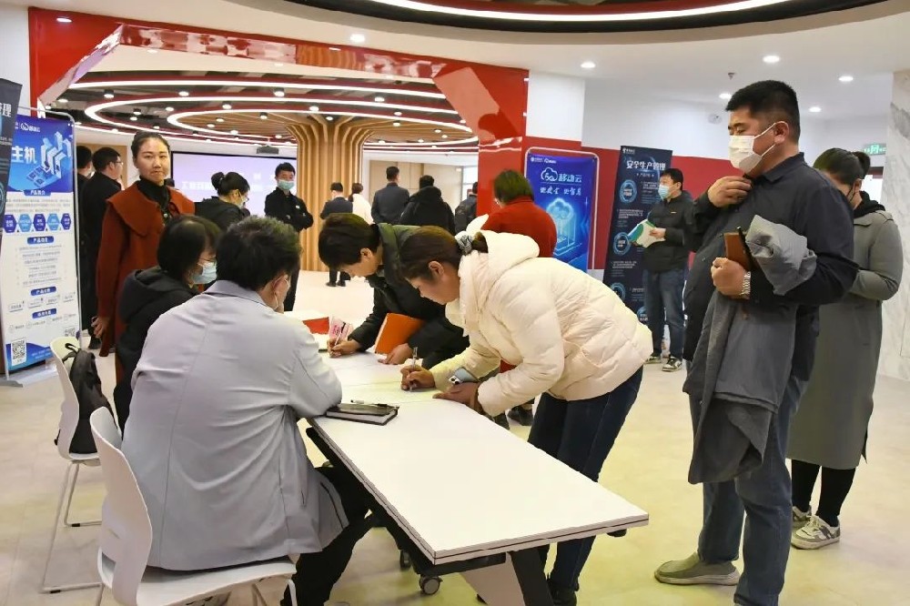 �f�����f��������й��I(y��)��(li��n)�W(w��ng)һ�w���M(j��n)�@�^(q��)���ٳ�ǧ�@�С��ߔ�(sh��)�ֻ��˲���Ӗ(x��n)���(d��ng)����Ͷ�Ƽ���(chu��ng)�@�ɹ��e�k