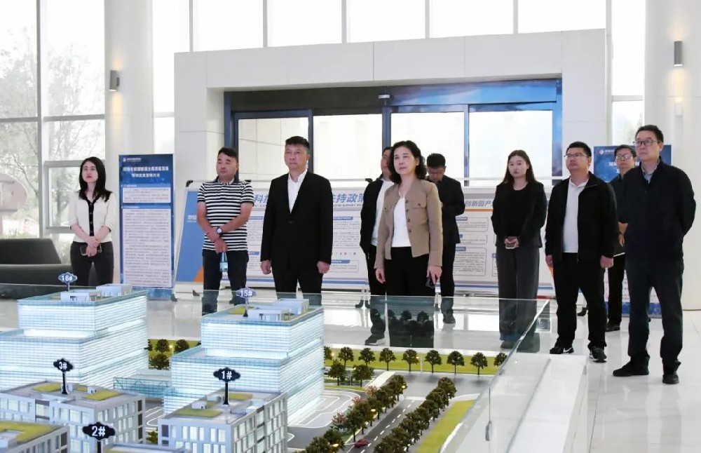 ����ʡ�lչ���Ժͮa�I�����о�Ժ��һС�Mһ���W�R��Ͷ�Ƽ����@���^�{��